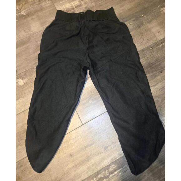 Halara Mid Rise Curved Hem Yoga Capri Pants with Pockets XS NWT $49.95 MSRP - Picture 9 of 9